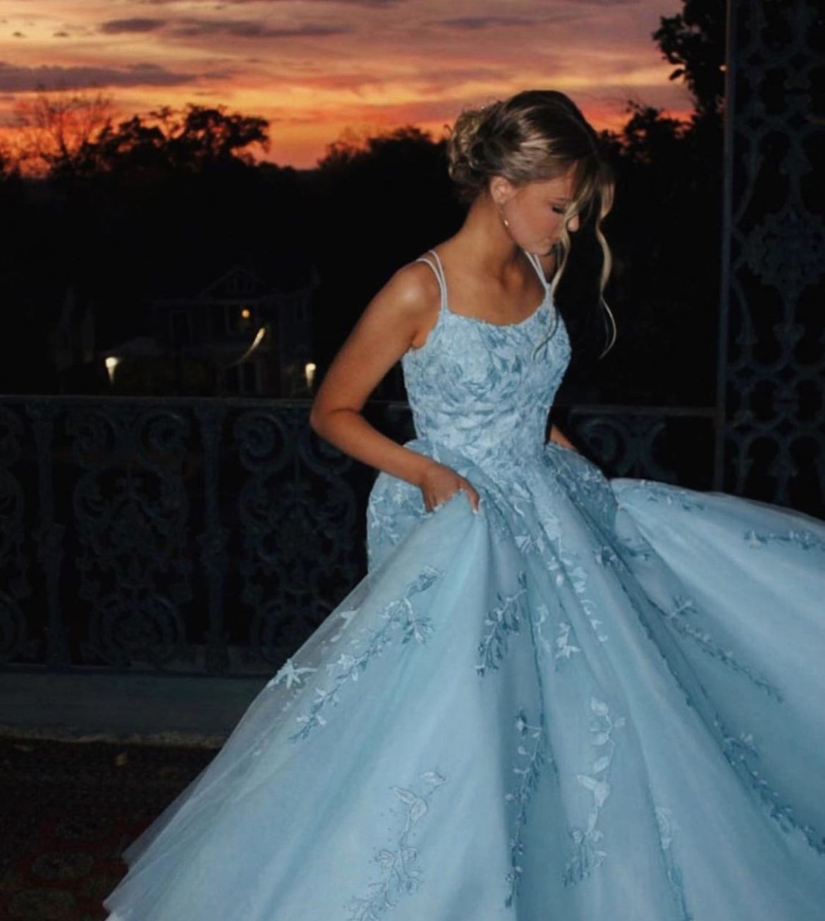 Modest Ball Gown Spaghetti Straps Blue Tulle Lace Prom Dresses Long Party Dress Birthday Outfit Teenagers Graduation Dress RB1146