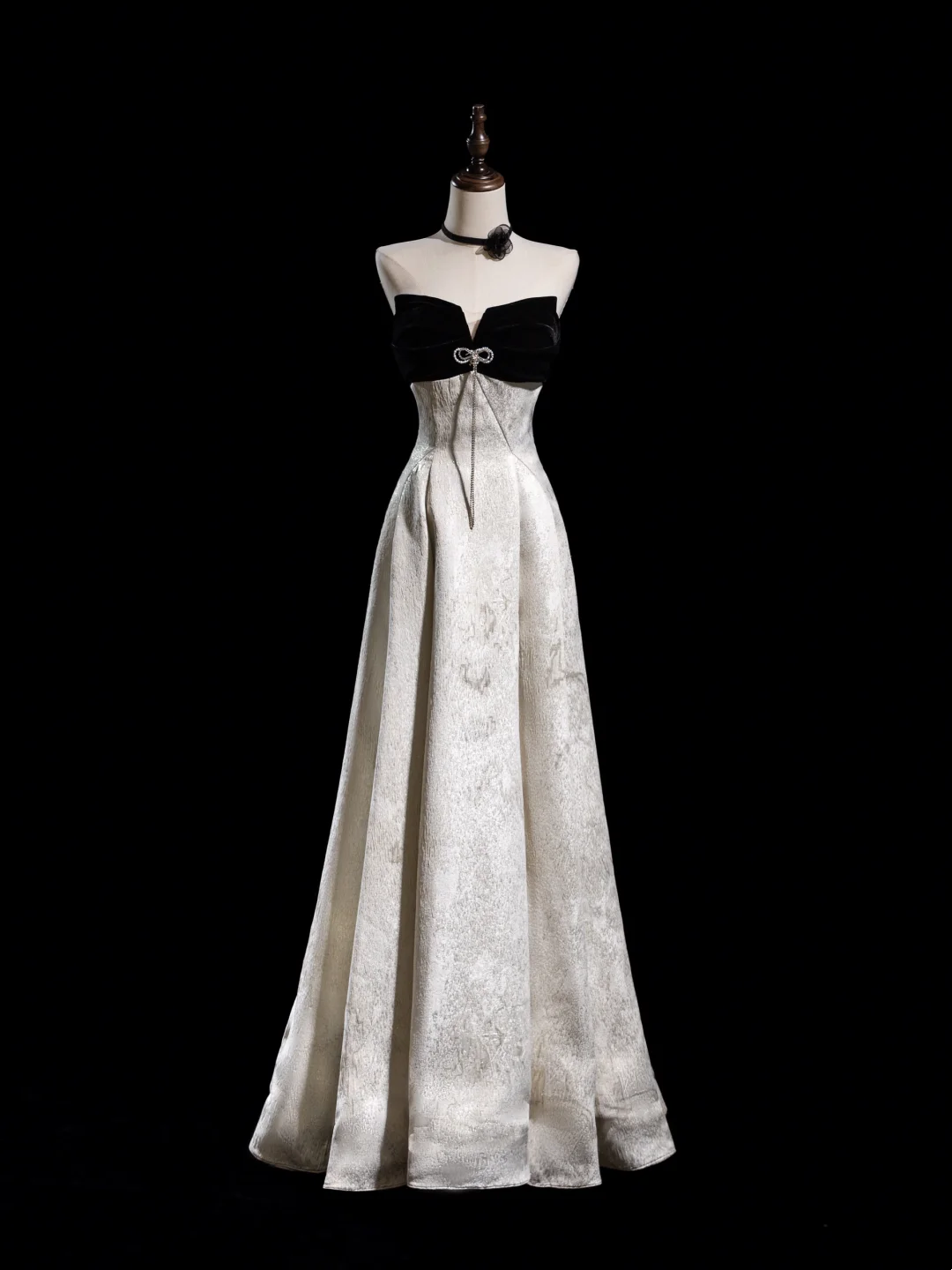 Retro A-Linie trägerloses langes Satin-Ballkleid, beeindrucken Sie mit Outfits zum 18. Geburtstag, Ballkleid RB1853