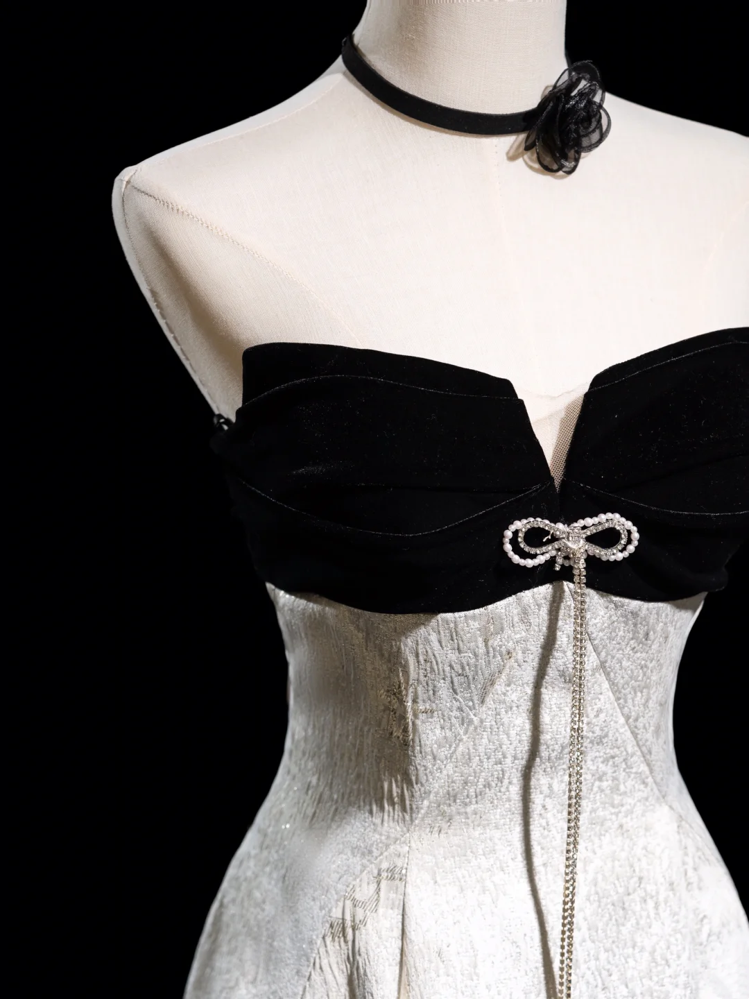 Retro A-Linie trägerloses langes Satin-Ballkleid, beeindrucken Sie mit Outfits zum 18. Geburtstag, Ballkleid RB1853