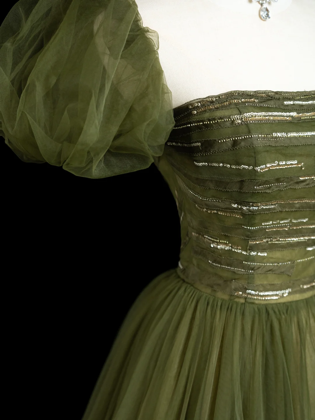 Retro A-Linie trägerloser Tüll Olivgrüner Tüll Lange Ballkleider Beeindrucken 18. Geburtstag Outfits Ballkleid RB1854