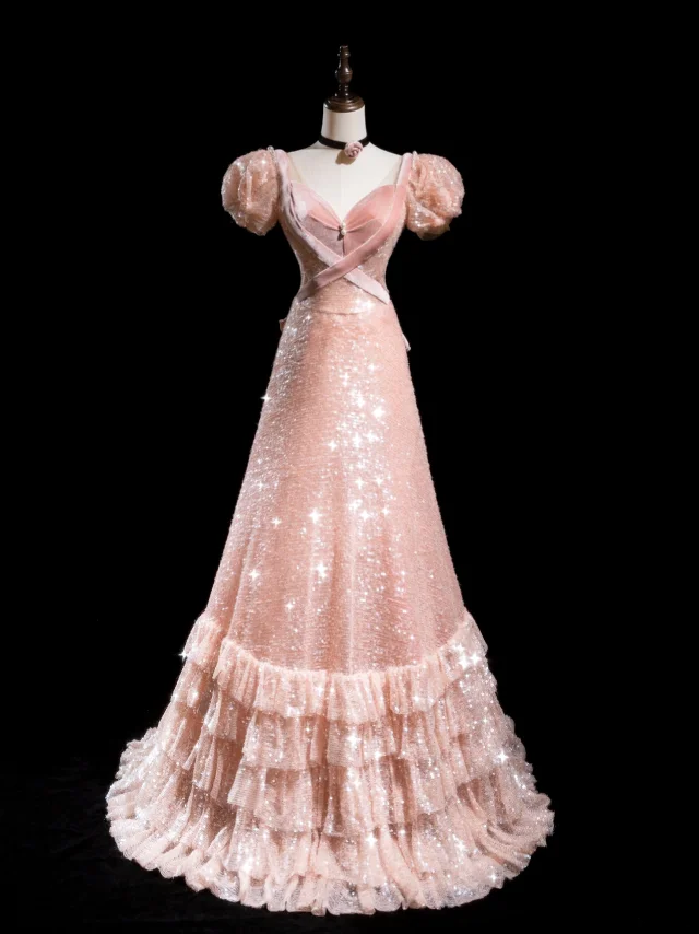 Robe de bal longue rétro en velours rose poudré à sequins, coupe trapèze, décolleté cœur. Idéale pour un 18e anniversaire. Robe de bal R1870