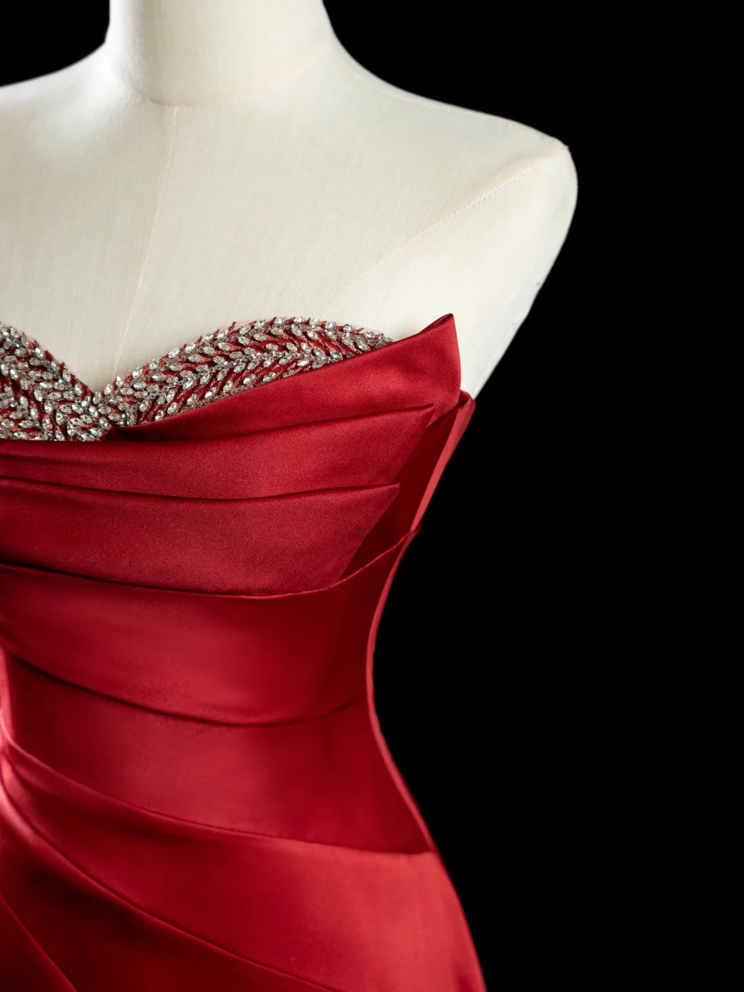 Schickes Ballkleid mit herzförmigem Ausschnitt und roten Satinperlen, Abschlussballkleider für Senioren, ästhetische Ballkleider, formelle Outfits, Abschlusskleid RB1946
