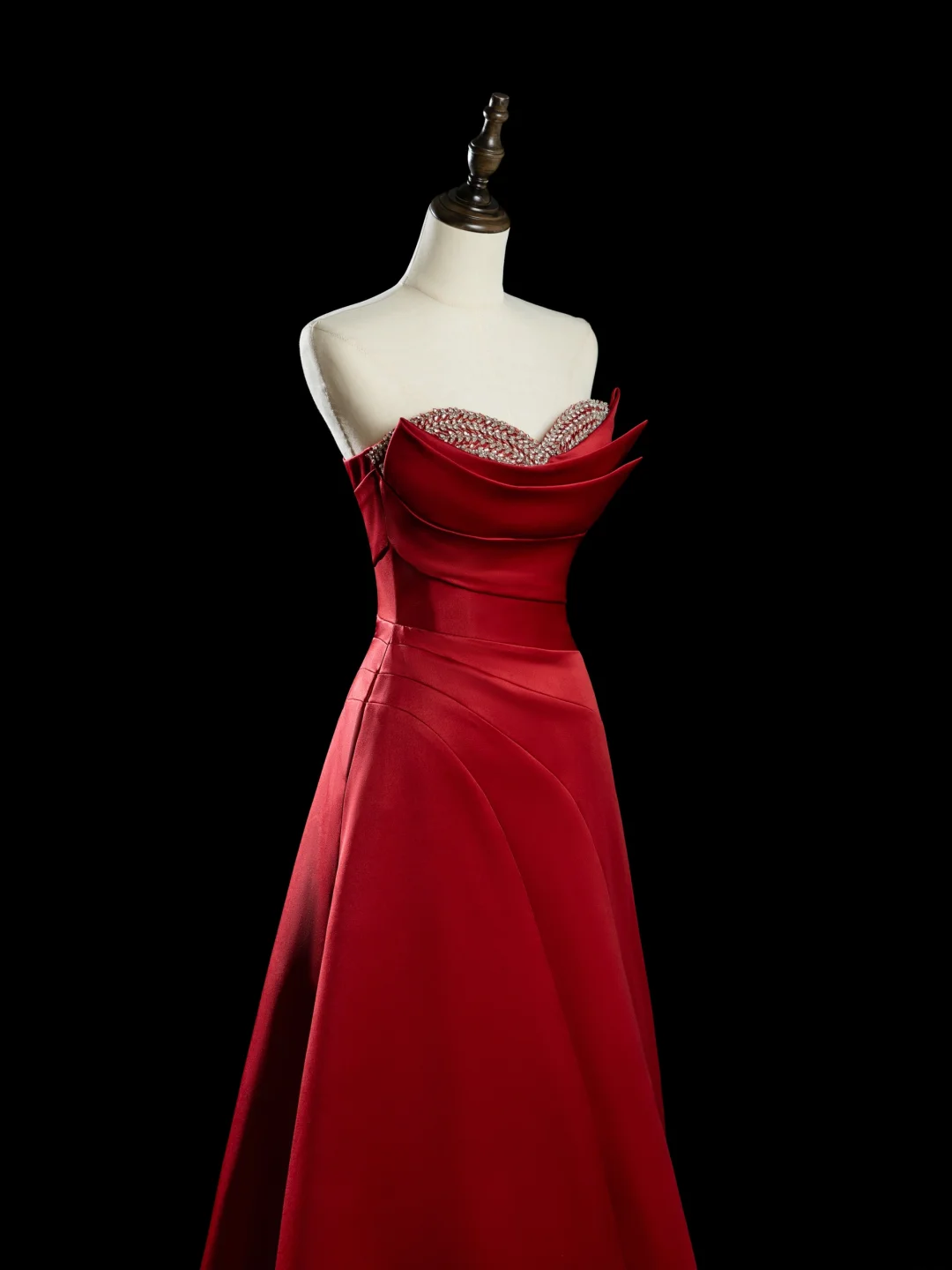 Schickes Ballkleid mit herzförmigem Ausschnitt und roten Satinperlen, Abschlussballkleider für Senioren, ästhetische Ballkleider, formelle Outfits, Abschlusskleid RB1946