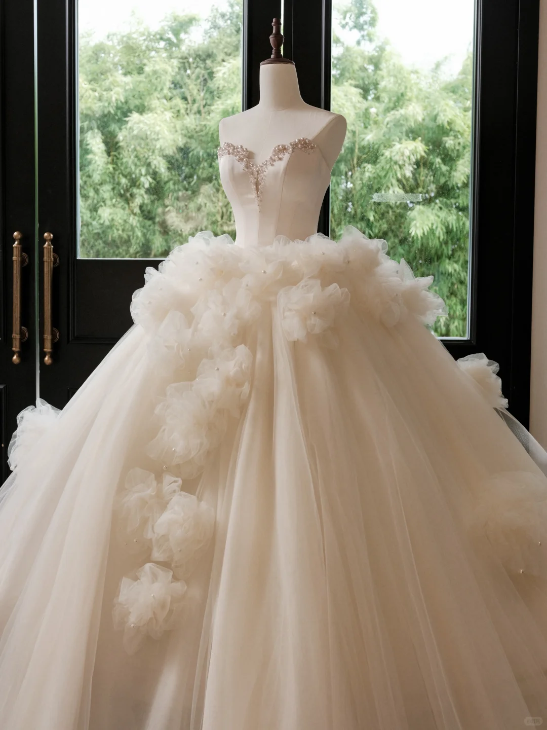 Ethereal Ball Gown Sweetheart Fitted Corset Sleeveless Tulle Wedding Dress Bride Gowns Wedding Dresses RB2060
