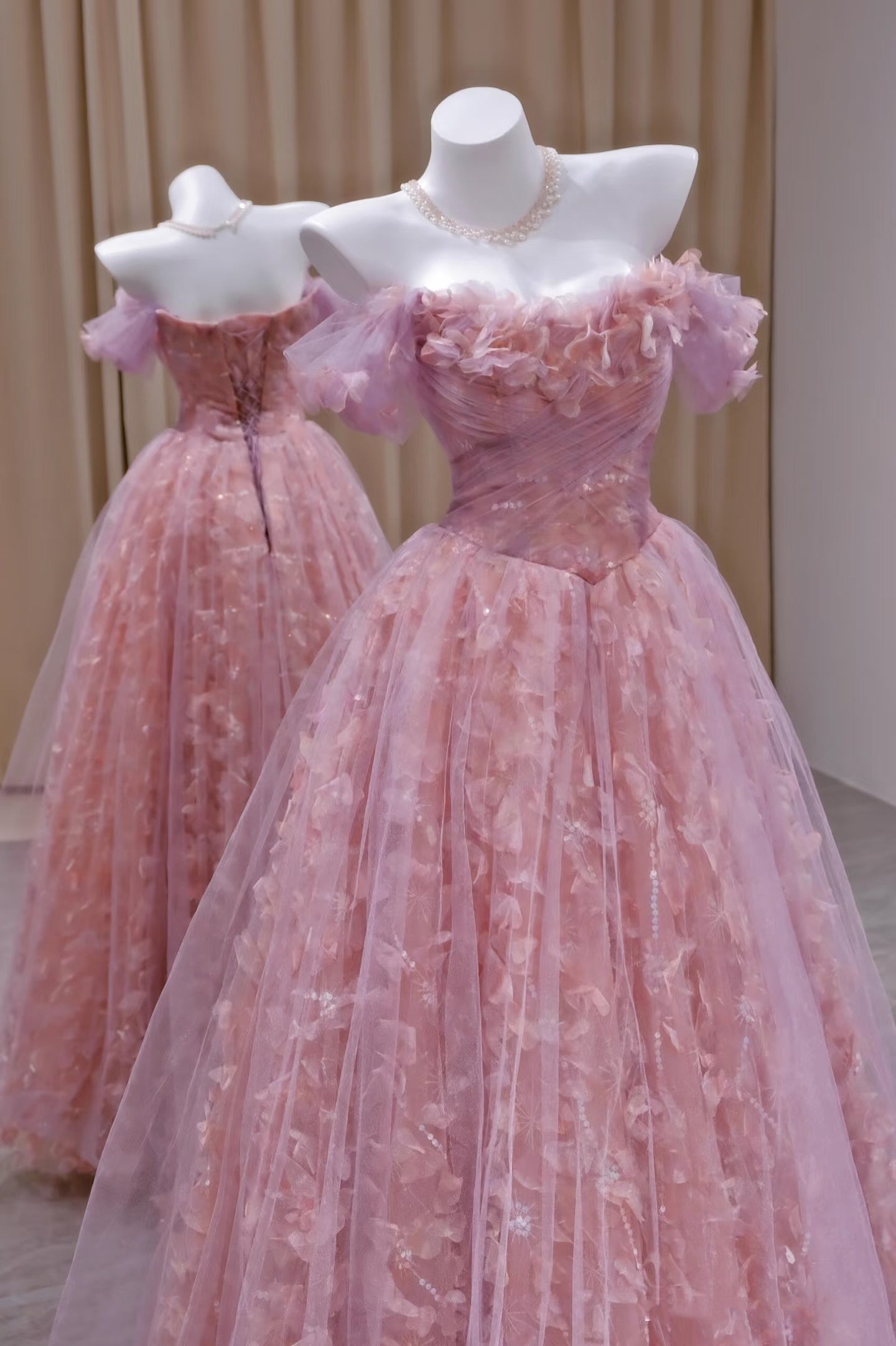 Einzigartiges Ballkleid aus schulterfreiem Tüll mit Spitze in Rosa, Inspiration für Ballkleider, langes Partykleid, Geburtstagsoutfits, Abschlusskleid RB2161