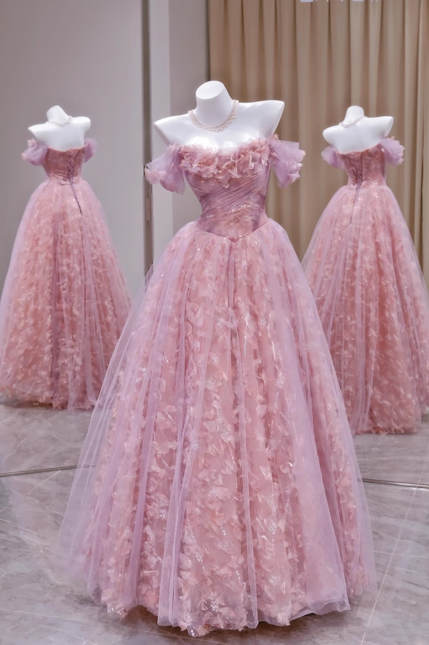 Einzigartiges Ballkleid aus schulterfreiem Tüll mit Spitze in Rosa, Inspiration für Ballkleider, langes Partykleid, Geburtstagsoutfits, Abschlusskleid RB2161
