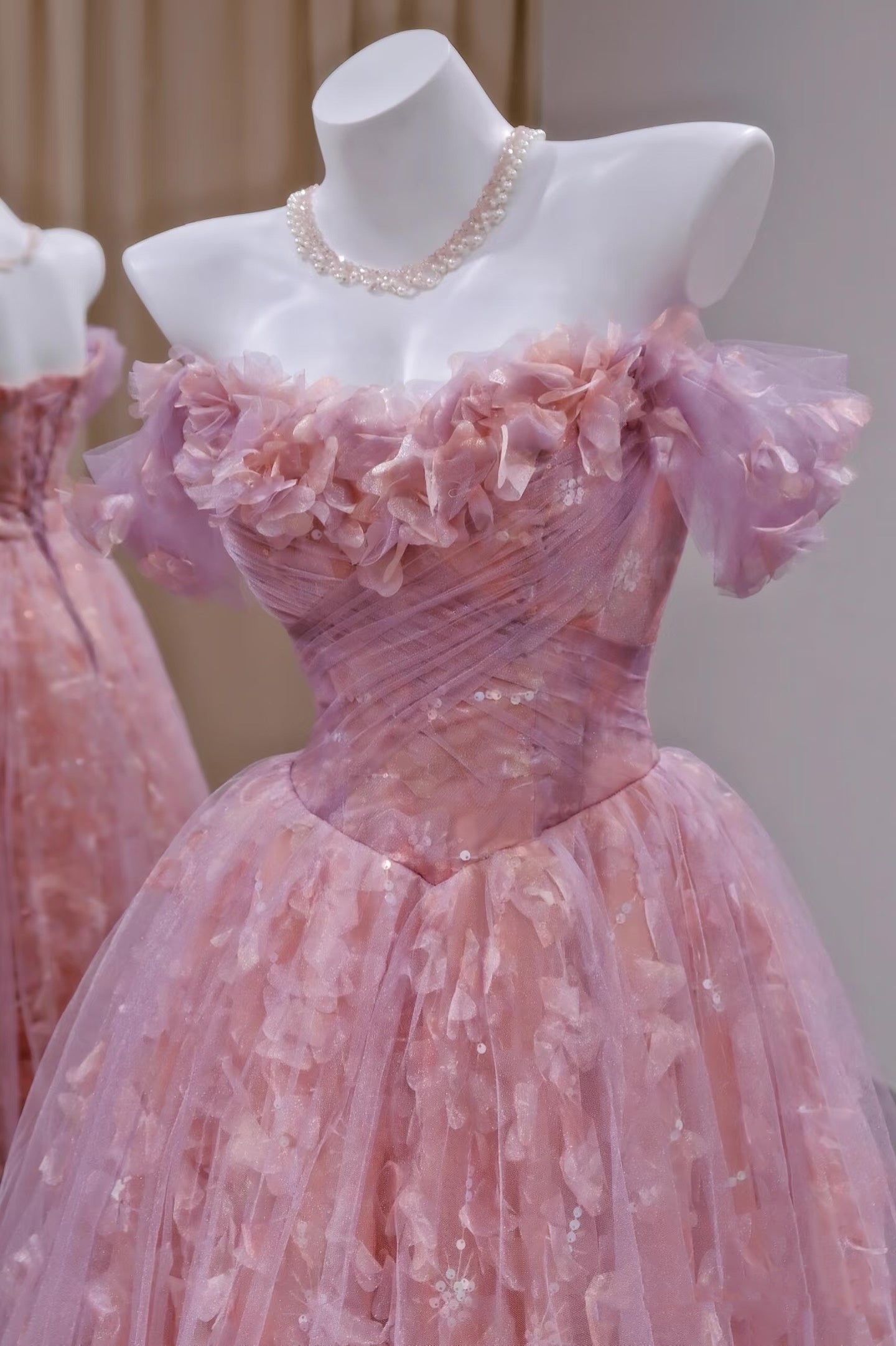 Einzigartiges Ballkleid aus schulterfreiem Tüll mit Spitze in Rosa, Inspiration für Ballkleider, langes Partykleid, Geburtstagsoutfits, Abschlusskleid RB2161