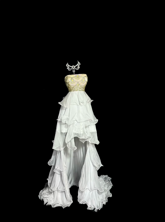 Charmantes robes de bal courtes devant longues derrière blanches bustier à volants avec perles longues tenues de soirée N3425