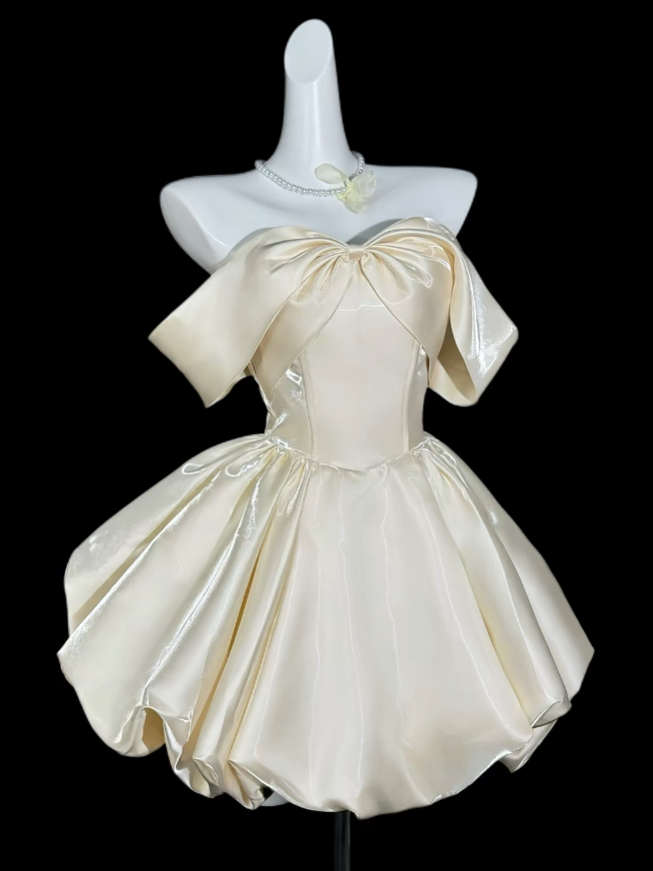 Unique Ball Gown Off The Shoulder Light Yellow With Sleeves University Ideas Homecoming Dress Inspo Short Senior Party Cocktail Outfits RB7044