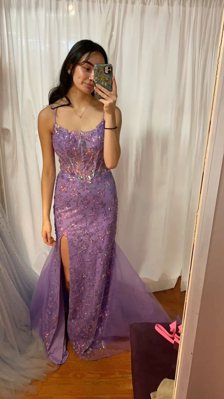 Süße Meerjungfrau Spaghettiträger Helles Trauben-Tüll-Abschlussballkleid Partykleid 21. Geburtstags-Outfits Abschlusskleid RB771