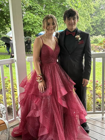 Elegantes Ballkleid mit Spaghettiträgern in Burgunderrot, Lagen Tüll, lange Ballkleider, Inspiration, trendige Abendkleider, formelles Kleid RB787