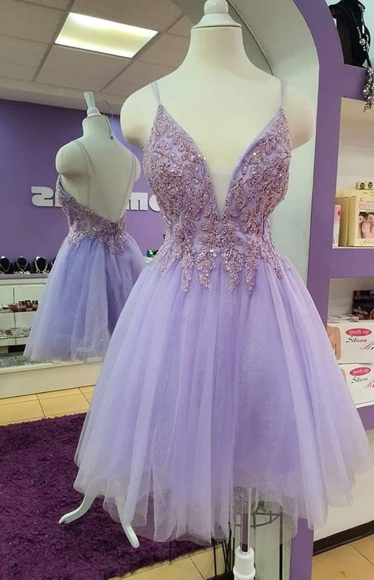 Trendy A-Linie Spaghettiträger Lila Tüll Kurzes Kleid zum 16. Geburtstag Homecoming Kleider Cocktailkleid RB818