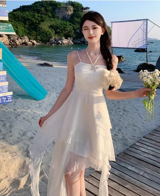 Schlichtes weißes Spaghettiträger A-Linie Chiffon Kurzes Sommer-Strandkleid RF01003