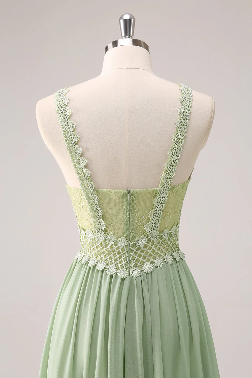 Grünes A-Linien-Brautjungfernkleid mit Spaghettiträgern und Rüschen und Spitze RF0427