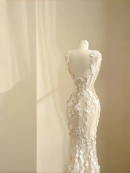 Robe de mariée sirène blanche élégante à bretelles spaghetti en tulle brodé avec des appliques et une traîne RF0513