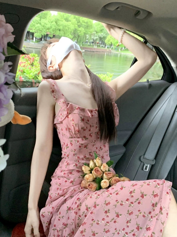 Süßes rosa bedrucktes Chiffon-Trägerkleid in französischer Teelänge RF0604