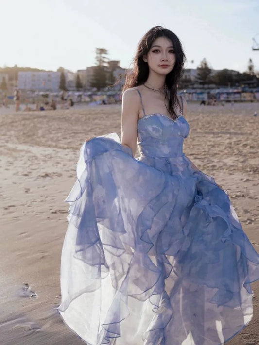 Märchenhaftes blaues Chiffon-Kleid mit Trägern und Rüschen RF0607