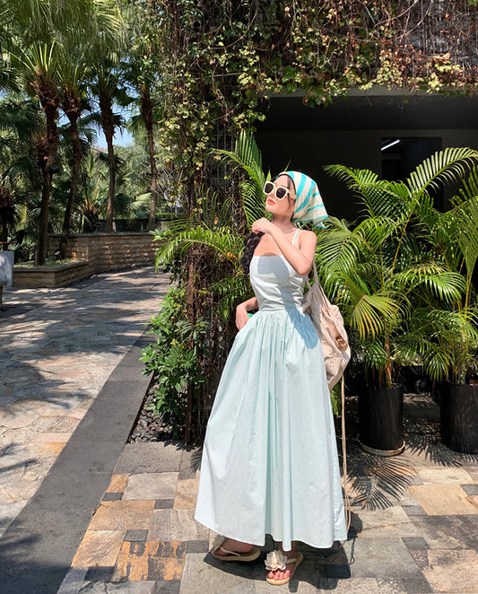 Süßes, mintgrünes, rückenfreies A-Linien-Sommerkleid mit Trägern RF0649