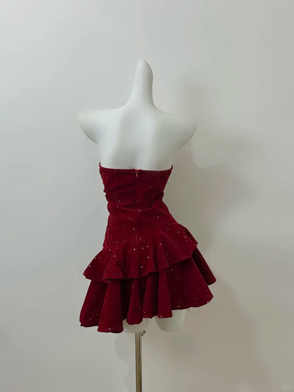 Elegantes Burgunderrotes trägerloses A-Linien-Samt-Kurzes Ballkleid RF0685