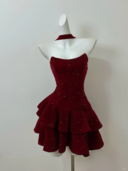 Elegantes Burgunderrotes trägerloses A-Linien-Samt-Kurzes Ballkleid RF0685