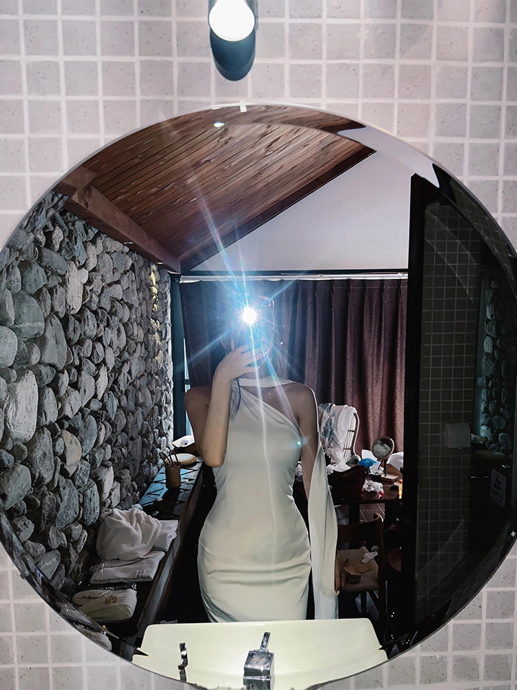 Elegantes weißes One-Shoulder-Bodycon-Satinkleid RF0709