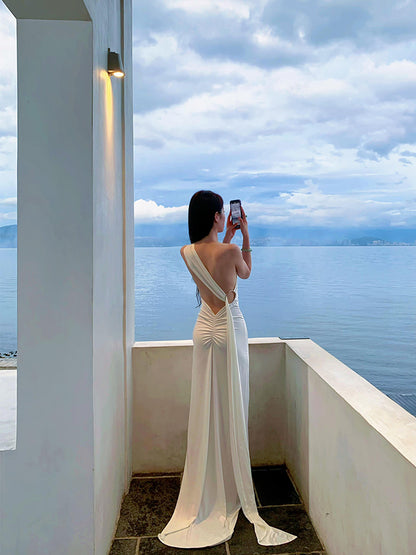 Elegantes weißes One-Shoulder-Bodycon-Satinkleid RF0709