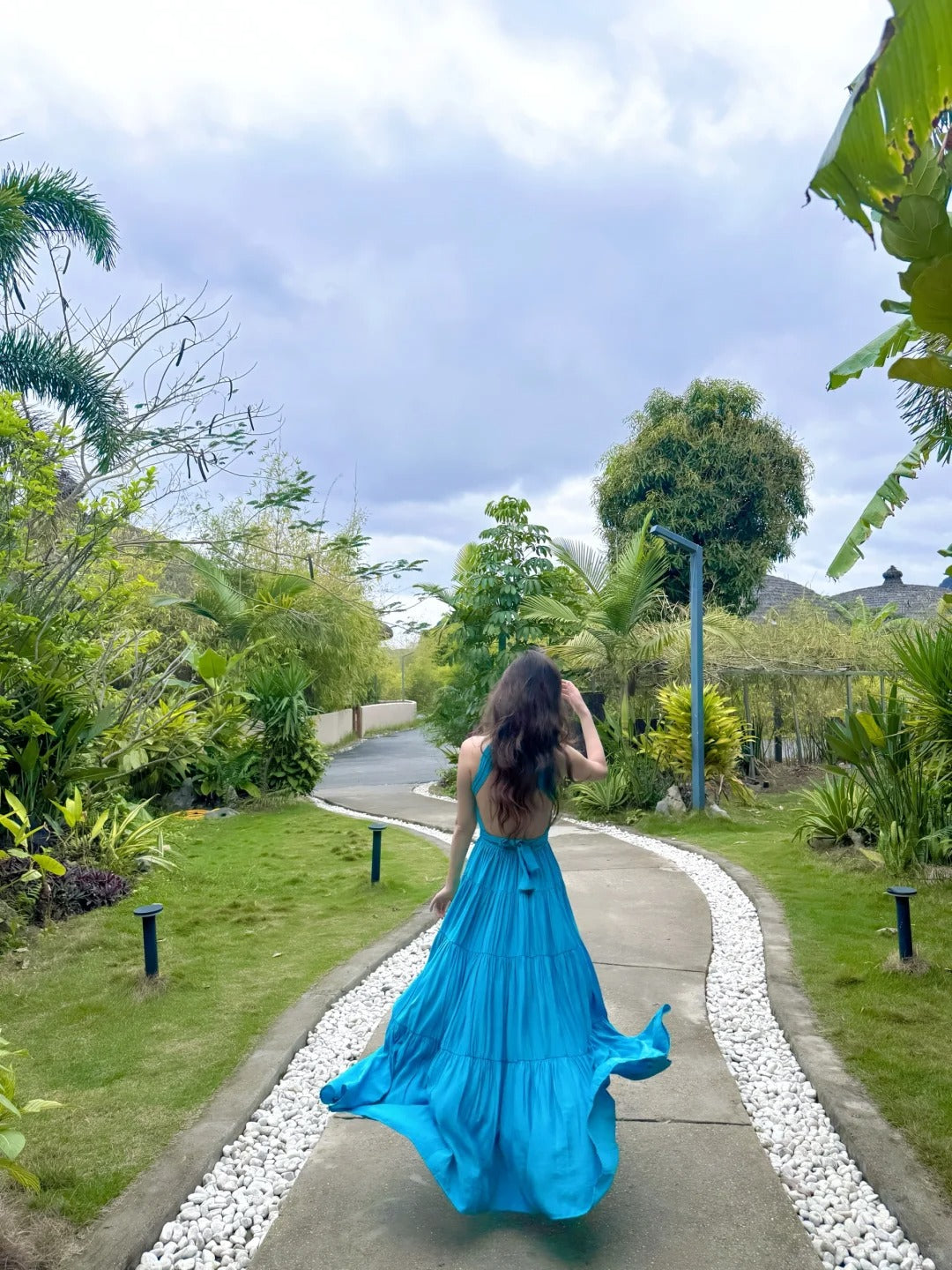 Wunderschönes blaues rückenfreies Sommerkleid in A-Linie mit V-Ausschnitt RF0710