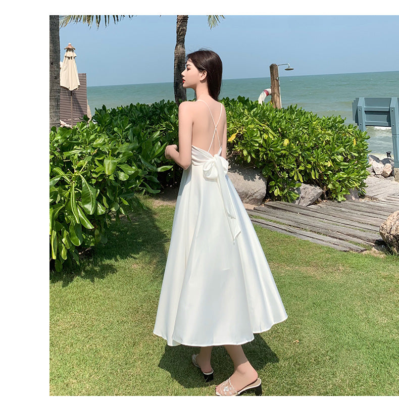 Schlichtes weißes Trägerkleid mit V-Ausschnitt und rückenfreiem Chiffon-Sommerkleid RF0711