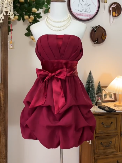 Elegantes Burgunderrotes Trägerloses A-Linie Chiffon Kurzes Partykleid Homecoming Kleid RF0718