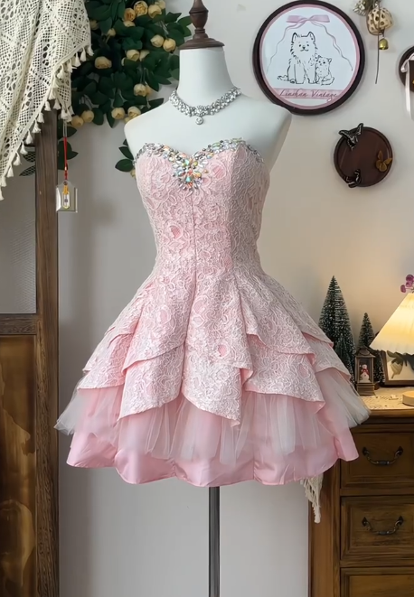 Elegantes rosa trägerloses A-Linien-Abendkleid aus Spitze, kurzes Homecoming-Kleid RF0724