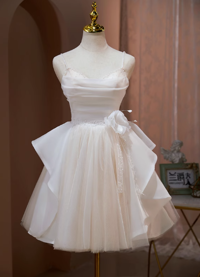 Hübsches weißes Spaghettiträger A-Linie Tüll Kurzes Ballkleid Homecoming-Kleid RF0740