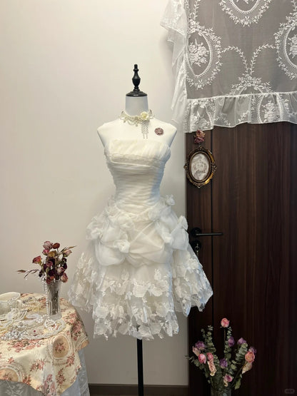 Süßes weißes trägerloses A-Linien-Tüll-Kurzballkleid mit Applikationen RF0784