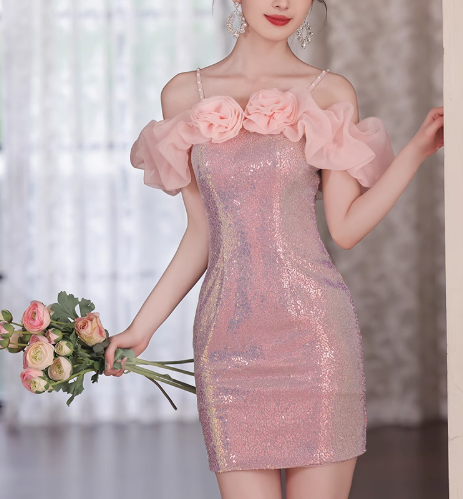 Glitzerndes rosa schulterfreies, figurbetontes, kurzes Ballkleid mit Paillettenapplikationen, Homecoming-Kleid RF0786