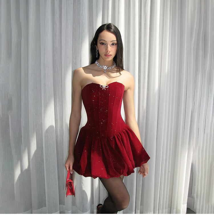 Wunderschönes trägerloses A-Linien-Partykleid aus glitzerndem Satin in Burgunderrot RF0811