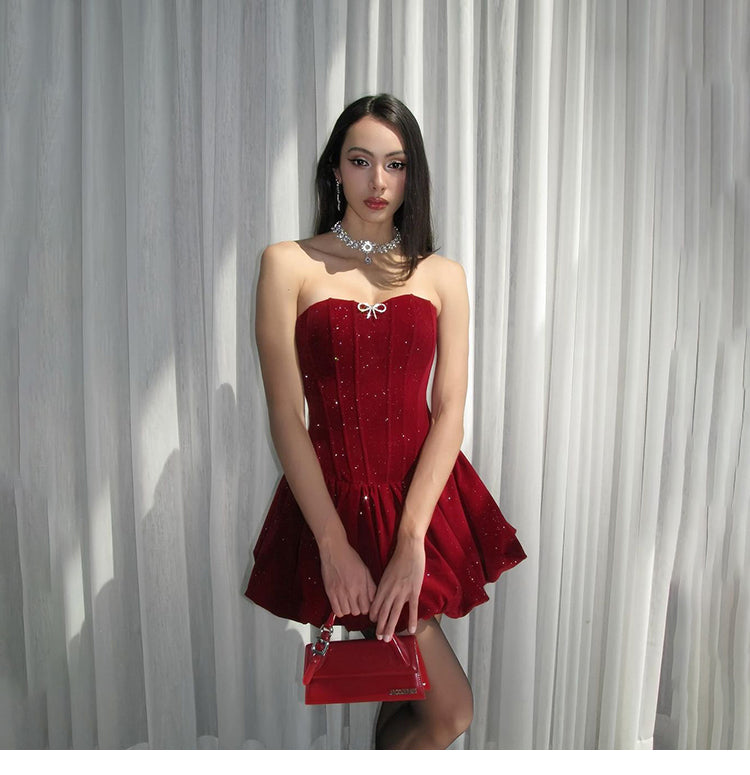 Wunderschönes trägerloses A-Linien-Partykleid aus glitzerndem Satin in Burgunderrot RF0811