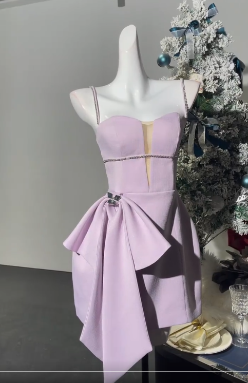 Süßes rosa Spaghettiträger Bodycon Satin Kurze Partykleider Homecoming Kleider mit Schleifen RF0821