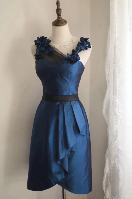 Elegantes Marineblaues Asymmetrisches Etuikleid aus Satin, kurzes Ballkleid mit Applikationen, RF0835