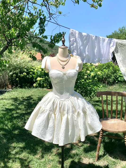 Weißes A-Linien-Partykleid aus Jacquard-Satin mit herzförmigem Ausschnitt und kurzem Schnitt für den Homecoming-Bereich RF0858