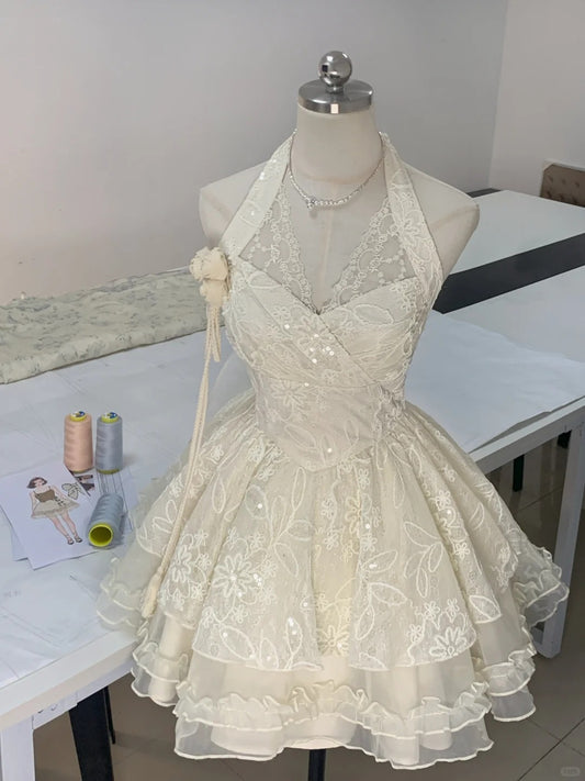 Elegantes weißes Neckholder-A-Linien-Kurzballkleid mit Tüllspitze und offenem Rücken RF0866