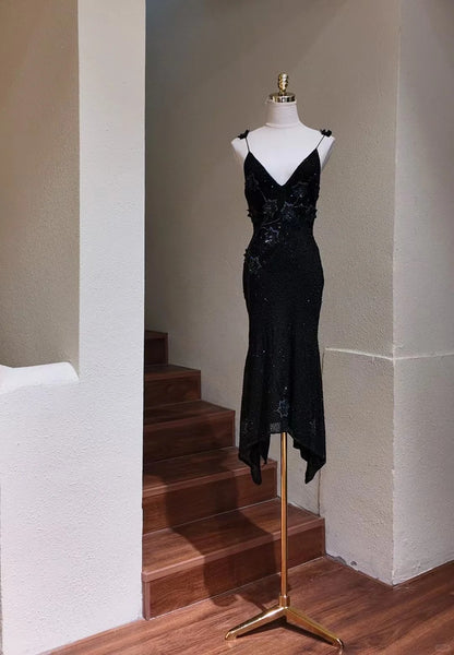 Vintage Schwarzes V-Ausschnitt Etui Chiffon Perlen rückenfreies kurzes Ballkleid RF0879