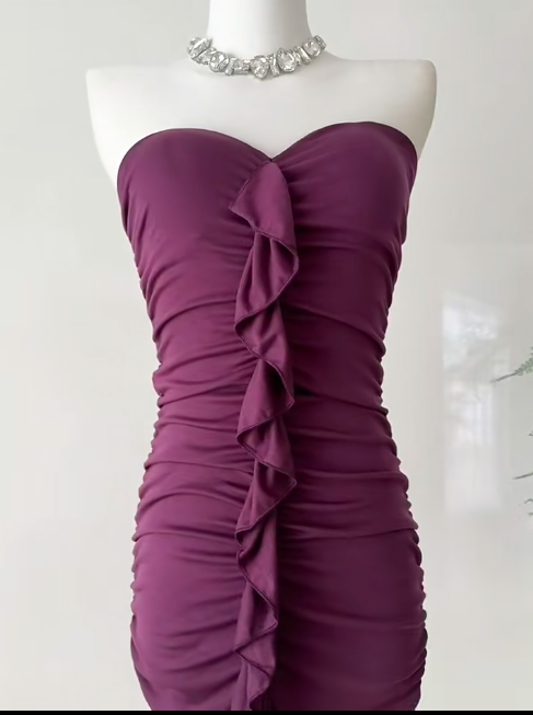 Sexy trägerloses, figurbetontes Satin-Partykleid in Traubenviolett RF0883