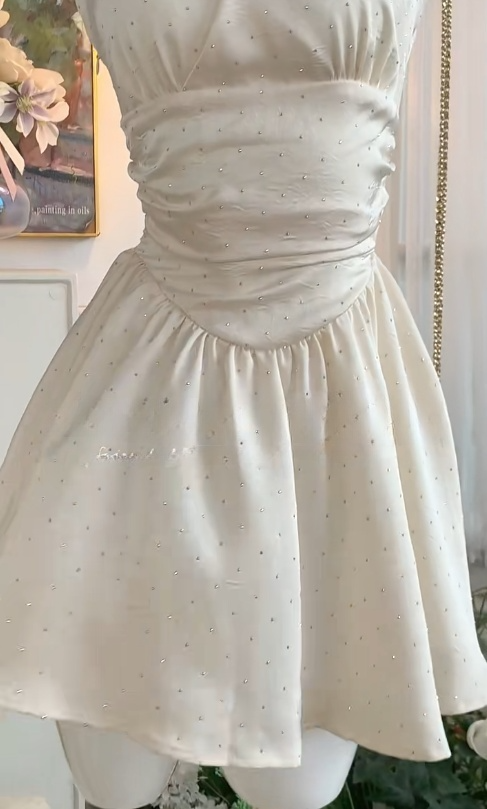 Wunderschönes apricotfarbenes Neckholder-A-Linien-Satin-Kurzpartykleid Sweet 16 Geburtstagskleid RF0884