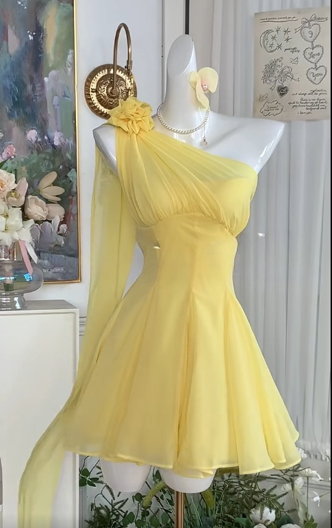Gelbes One-Shoulder-A-Linien-Kurzballkleid aus Tüll mit Herzausschnitt für Geburtstage und Partys RF0885