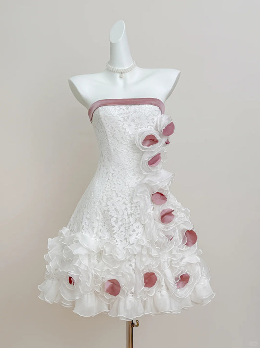 Süßes trägerloses weißes Spitzen-A-Linien-Tüll-Kurzballkleid Geburtstagsparty-Kleid RF0902