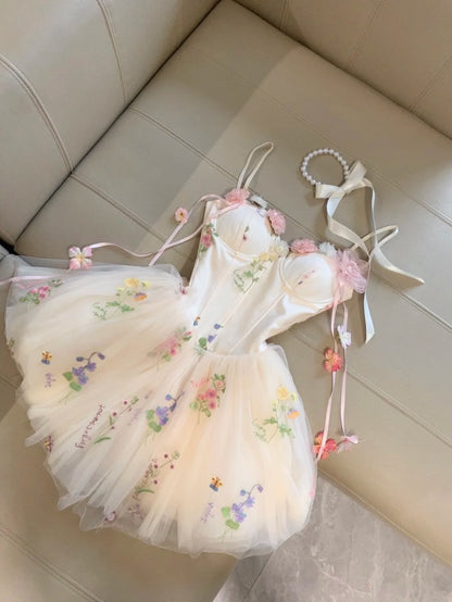 Robe de bal courte en satin et tulle, décolleté en cœur, coupe trapèze, blanche, avec appliques, RF0921