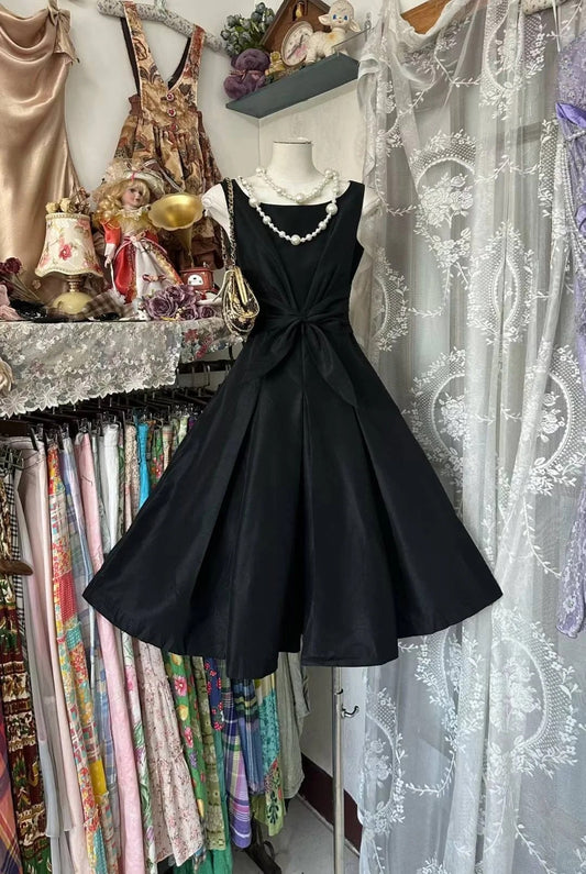 Glamouröses schwarzes A-Linien-Partykleid aus Satin, kurz, schlichtes Homecoming-Kleid, RF0951