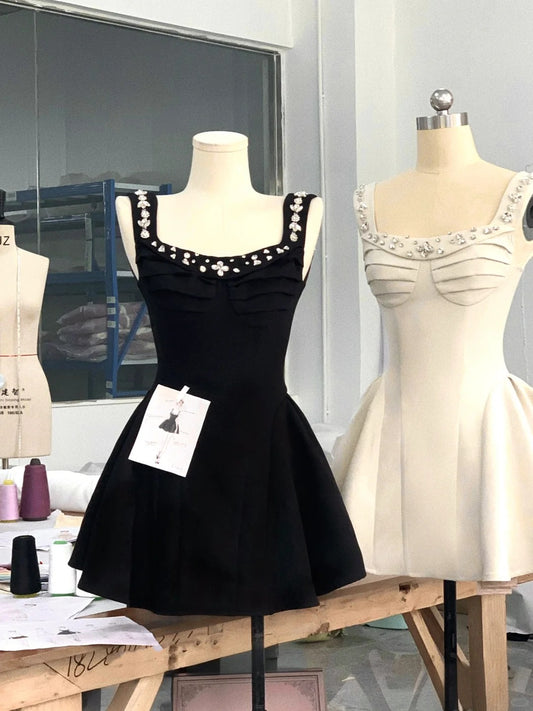 Modisches Schwarz/Off-White Square Neck A-Linie Kurzes Geburtstagspartykleid Süßes Homecoming-Kleid RF0965