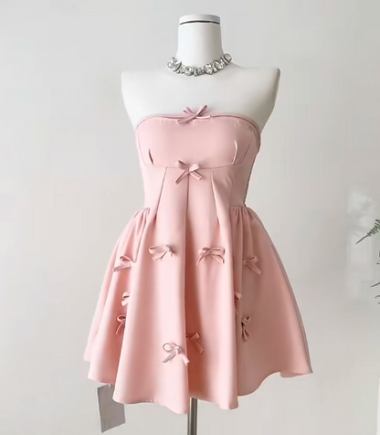 Wunderschönes rosa trägerloses A-Linien-Satin-Kurzkleid für Geburtstagspartys mit Schleife RF0974