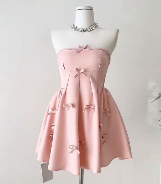Wunderschönes rosa trägerloses A-Linien-Satin-Kurzkleid für Geburtstagspartys mit Schleife RF0974