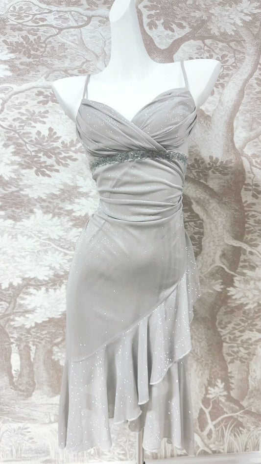 Atemberaubendes silbernes Spaghettiträger-Etuikleid mit Glitzer-Chiffon, kurzes Ballkleid, Poolpartykleid RF0975